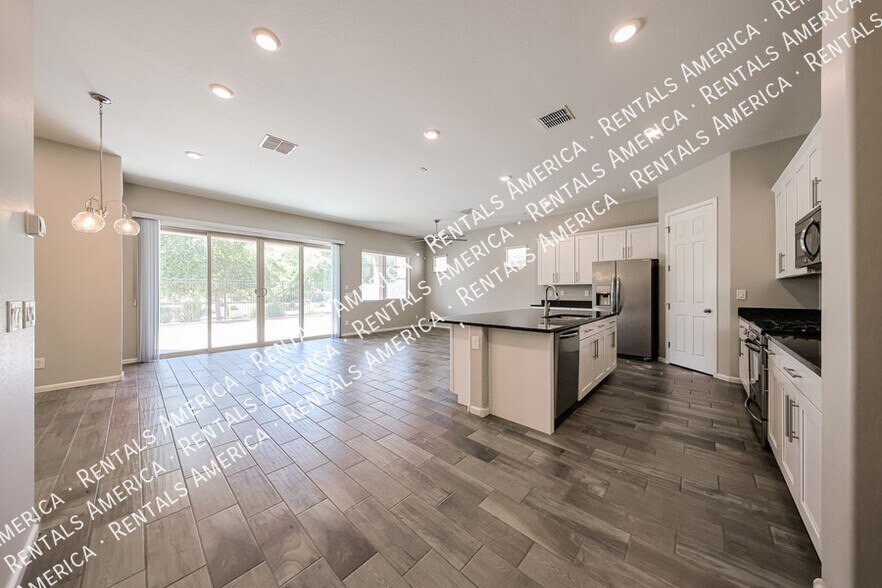 Building Photo - 3865 E Dogwood Pl