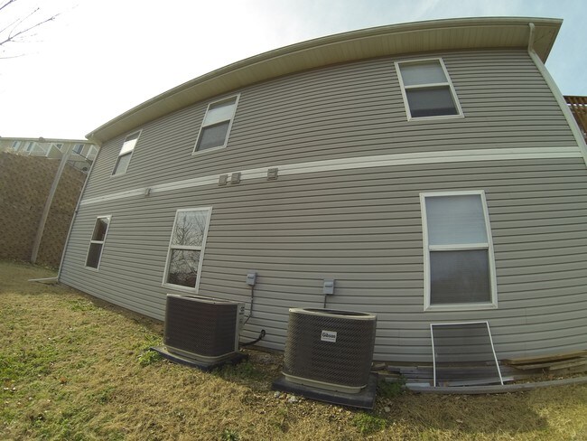 Building Photo - 2078 Bird Rd