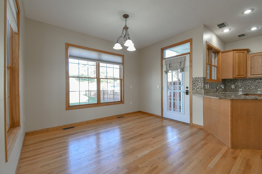 Building Photo - 9412 Forest Glen Dr