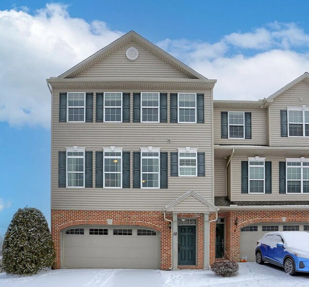 Building Photo - 10 Jay Cir