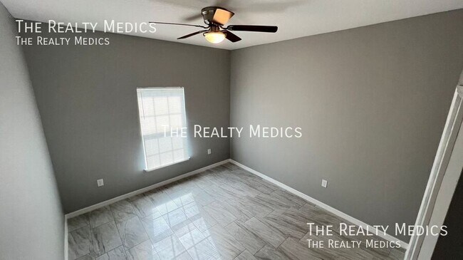 Building Photo - 1247 San Matio St