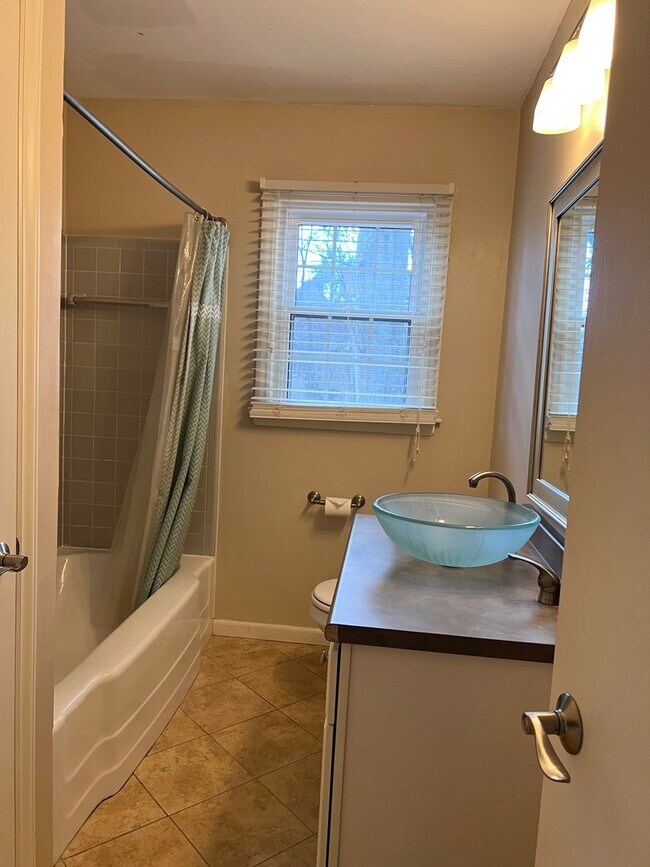 Building Photo - East Grand Rapids schools! 4 Bedroom Home