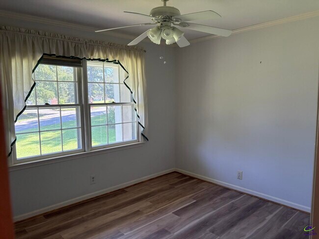 Building Photo - 1442 Maplewood Dr
