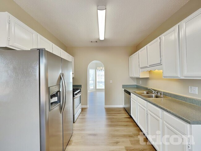 Building Photo - 313 Westchester Way