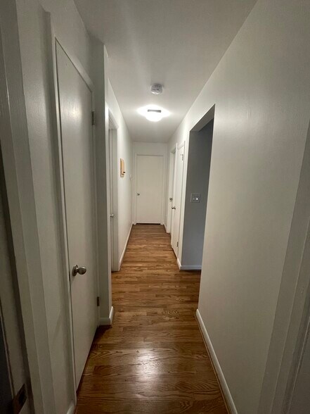 Building Photo - 6721 Eleck Pl