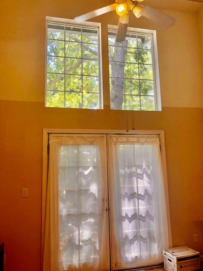 Building Photo - Davis - Centrally Located Home