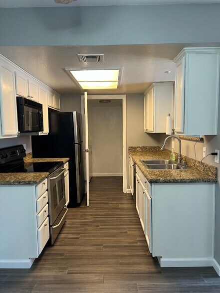 Building Photo - 12023 Alta Carmel Ct