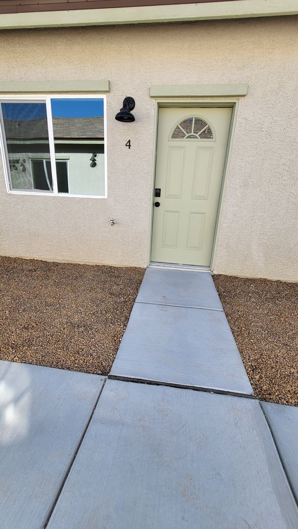 Building Photo - 1271 S Dandelion St