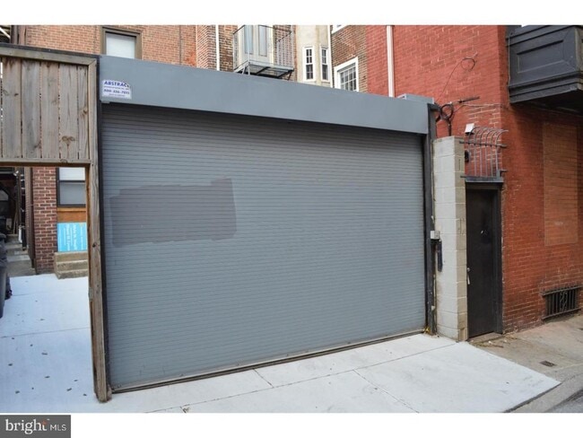 Building Photo - 1300 Spruce St