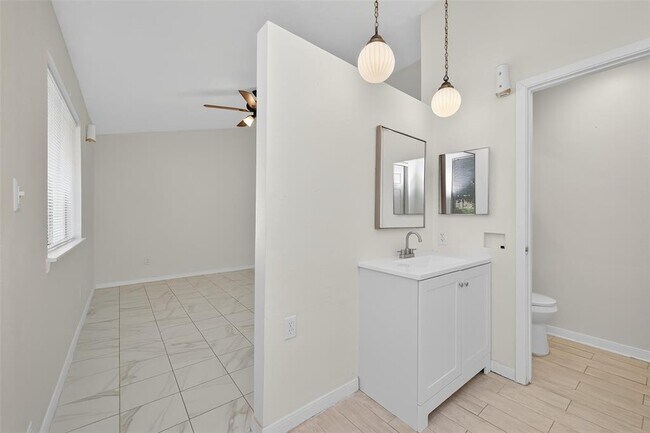 Building Photo - 23223 Naples Dr