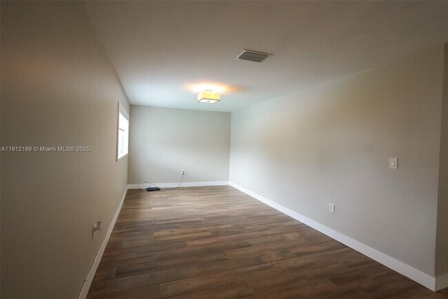 Building Photo - 19450 SW 125th Ave