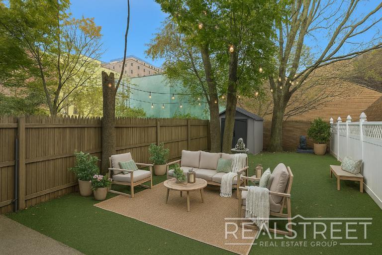 Building Photo - Charming Brownstone 2-Bed w/ Private Outdoor Space