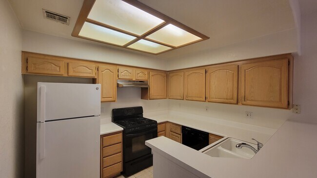 Building Photo - 3320 S Fort Apache Rd