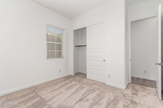 Building Photo - 3830 E Rainbow Dr