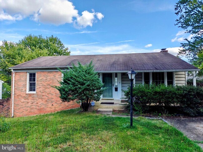 Building Photo - 1304 Wendover Ct