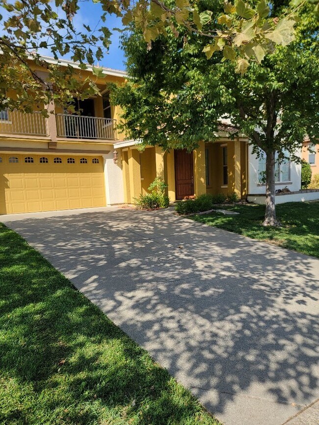 Primary Photo - Beautiful 5 bedroom home in Empire Ranch