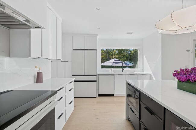 Building Photo - 13 Sherwood Rd