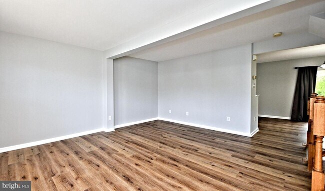 Building Photo - 3435 Westview Dr