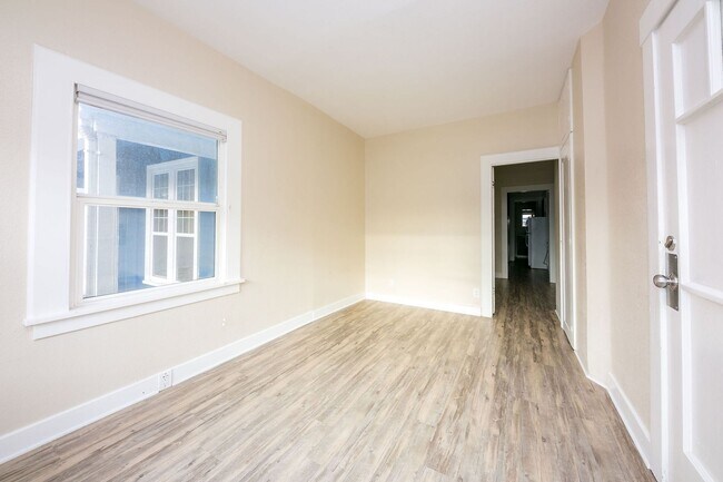 Building Photo - 84-88 N 7th St