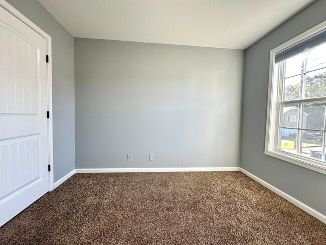 Building Photo - Spacious 3-Bedroom Home with Fenced Yard & Garage!