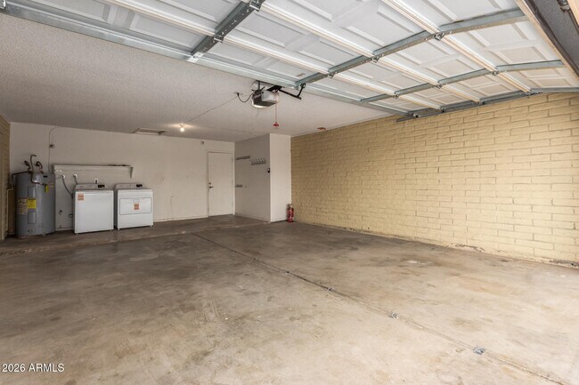 Building Photo - 5055 W Vogel Ave