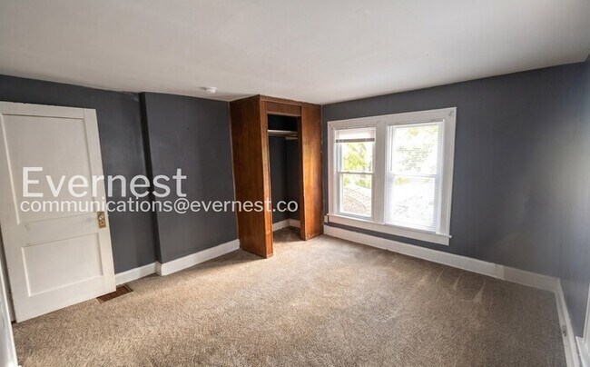 Building Photo - 323 Olentangy St