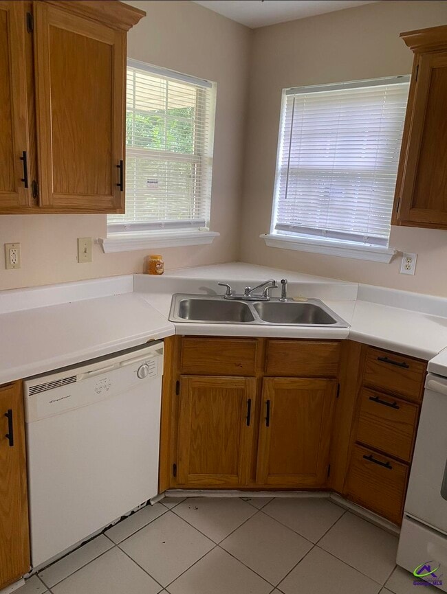 Building Photo - 110 Country Cove