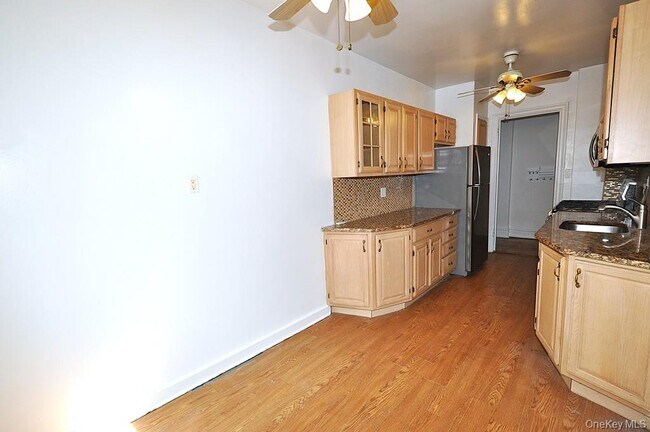 Building Photo - 105 Garth Rd