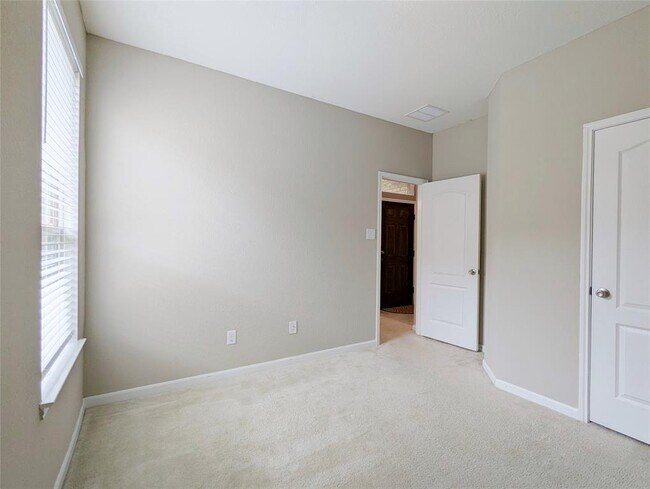 Building Photo - 28422 Aubrey Orchard Ln
