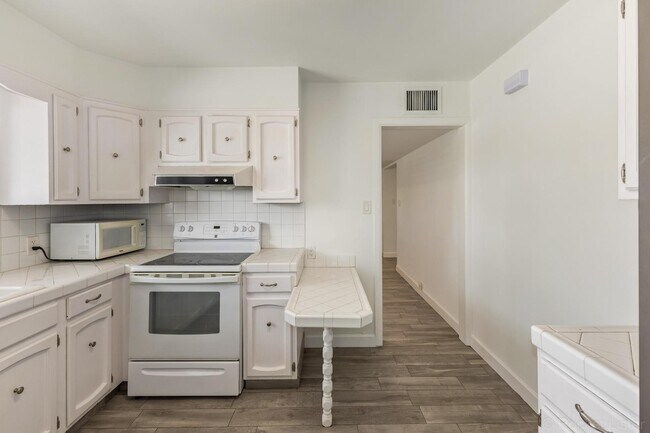 Building Photo - 6631 N 12th Pl