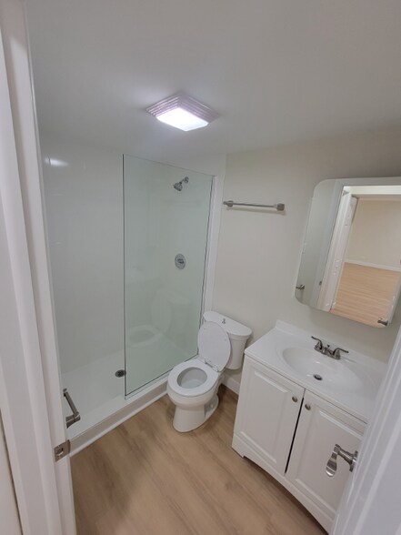 Building Photo - 700 Perrie Dr