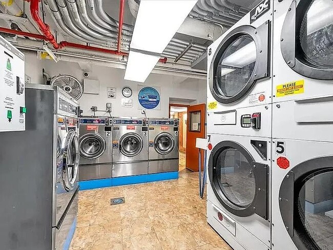 Building Photo - 2 West End Ave