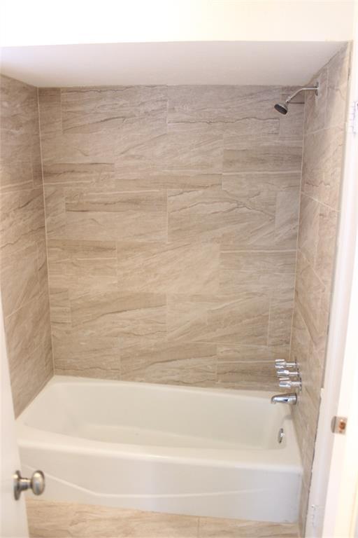 Building Photo - 104 S Lois Ln