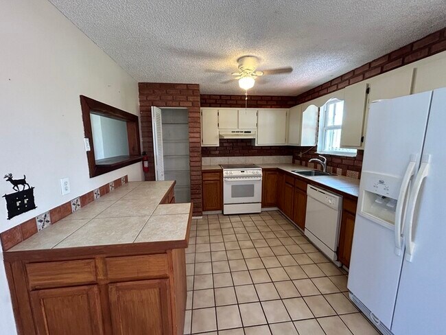 Building Photo - NE Cape Coral Single Family Home