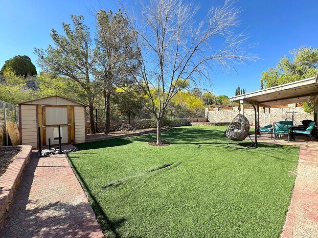 Building Photo - 6851 Amposta Dr