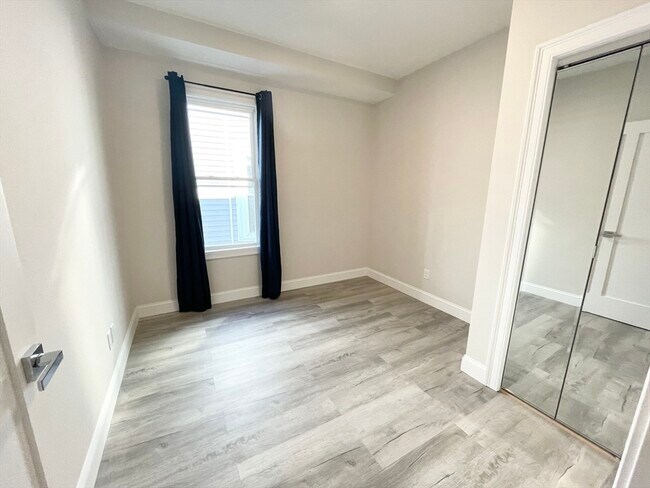 Building Photo - 23 Newport St