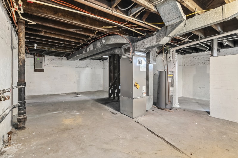 Building Photo - 610 N 6th St