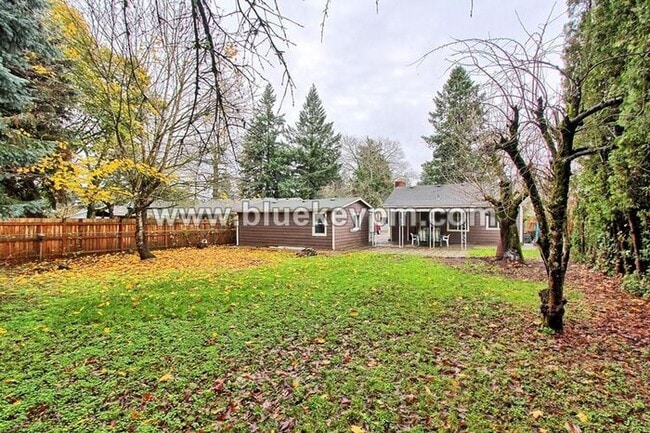 Building Photo - 2 Bed, 2 Bath Home with a Large Yard Near Glenfair Park