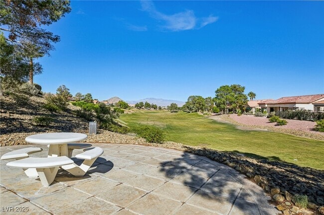 Building Photo - 2504 Youngdale Dr