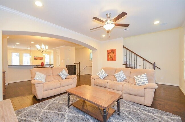 Building Photo - 10014 Spring Shadows Park Cir