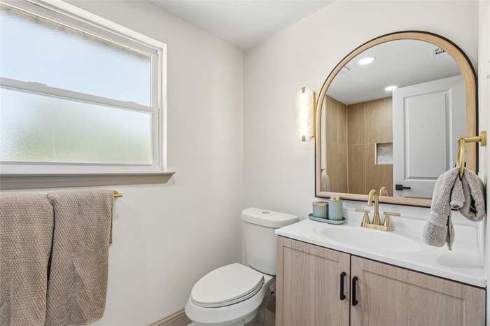Building Photo - 1813 Glengarry Dr