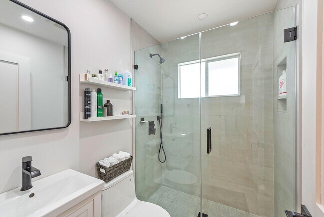 Building Photo - 104 W Tiana Rd