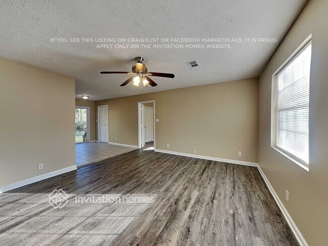 Building Photo - 812 Brighton Dr NW