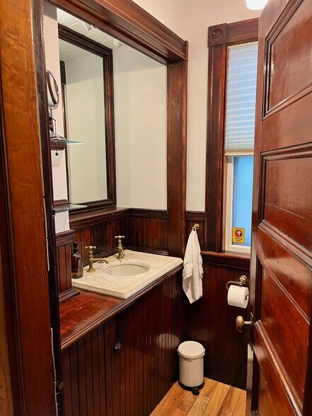 Building Photo - 119 Antrim St