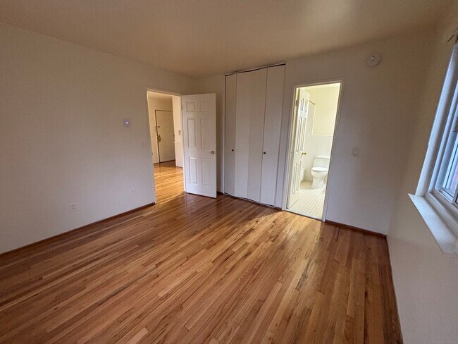 Building Photo - 17 Ferris Ave