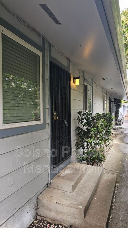 Building Photo - 1028 Illinois St