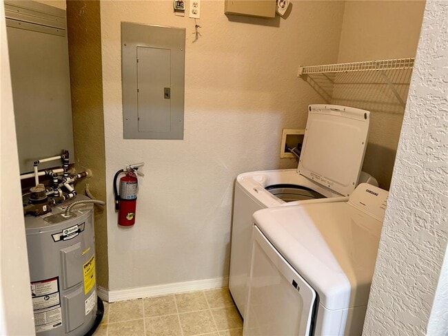 Building Photo - 826 Grand Regency Pointe