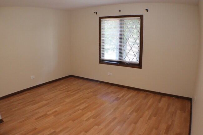 Building Photo - 44 Kingston Dr