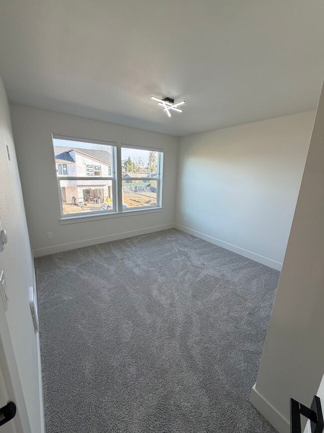 Building Photo - Modern Living Duplex in Keizer