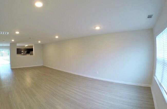 Building Photo - 31 SAW